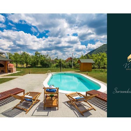 V'S Place - Wooden House With Heated Pool And Outdoor Sauna Otočac Екстериор снимка