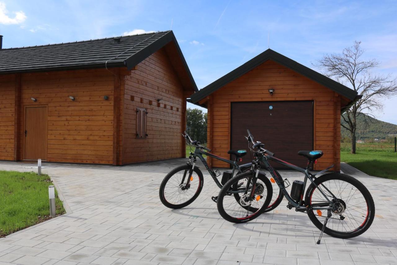 V'S Place - Wooden House With Heated Pool And Outdoor Sauna Otočac Екстериор снимка