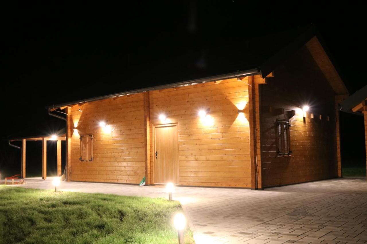 V'S Place - Wooden House With Heated Pool And Outdoor Sauna Otočac Екстериор снимка