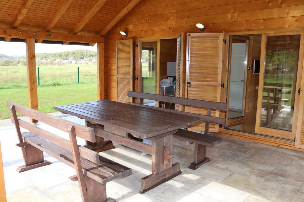 V'S Place - Wooden House With Heated Pool And Outdoor Sauna Otočac Екстериор снимка