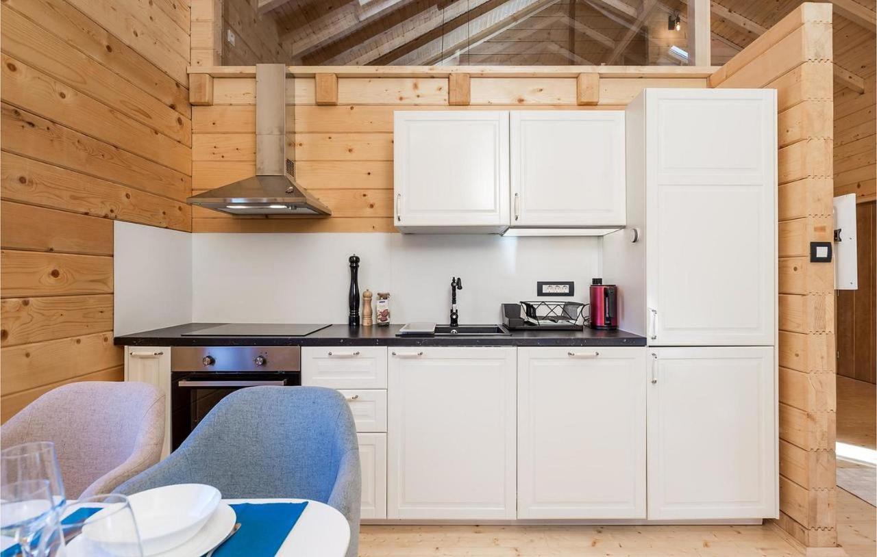 V'S Place - Wooden House With Heated Pool And Outdoor Sauna Otočac Екстериор снимка