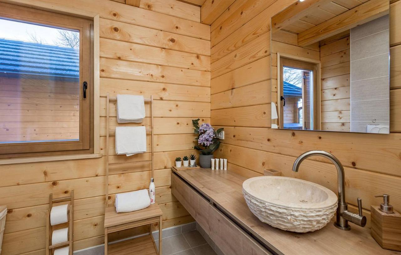 V'S Place - Wooden House With Heated Pool And Outdoor Sauna Otočac Екстериор снимка
