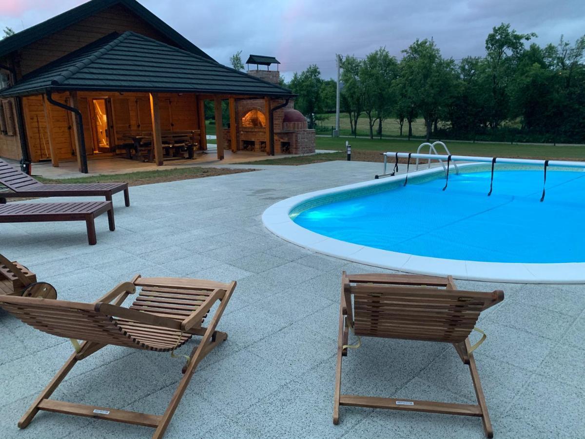 V'S Place - Wooden House With Heated Pool And Outdoor Sauna Otočac Екстериор снимка