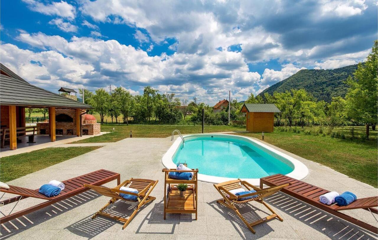 V'S Place - Wooden House With Heated Pool And Outdoor Sauna Otočac Екстериор снимка