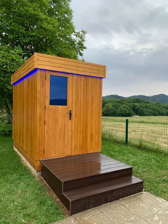 V'S Place - Wooden House With Heated Pool And Outdoor Sauna Otočac Екстериор снимка